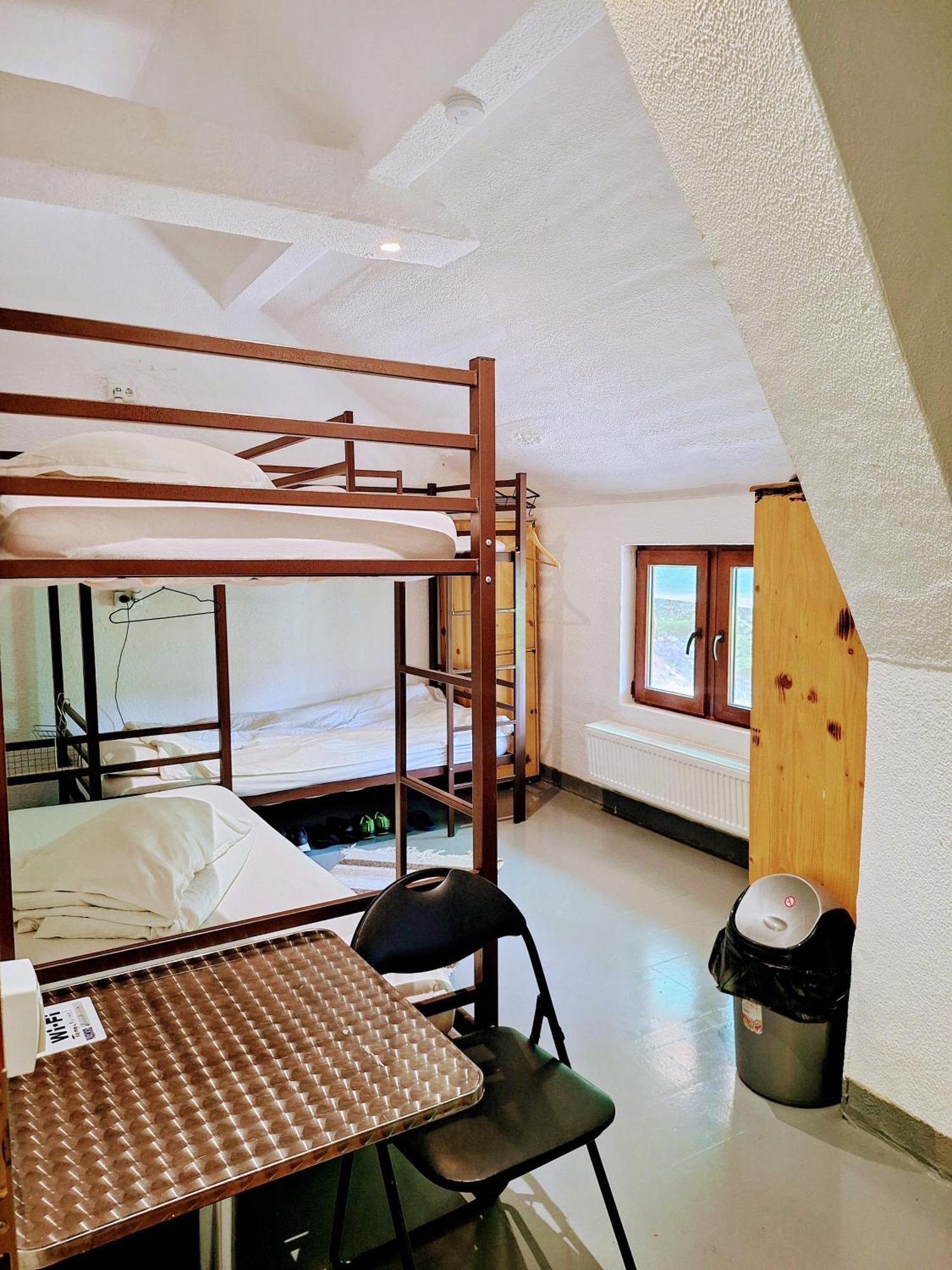 Downtown Hostel ブラショフ エクステリア 写真